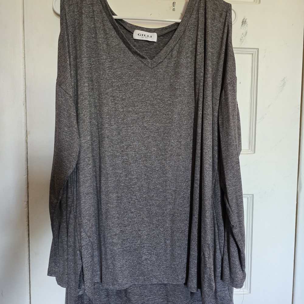 Gilli Charcoal Long Sleeve V-Neck Top